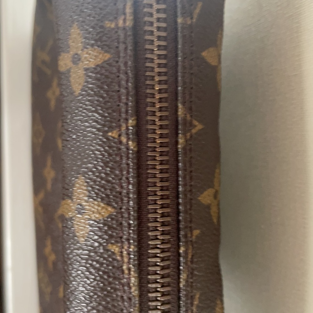 LOUIS VUITTON Monogram Trousse Toilette 23 - Picture 7 of 9